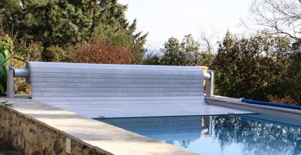 Couverture piscine à Saint-Hippolyte-du-Fort